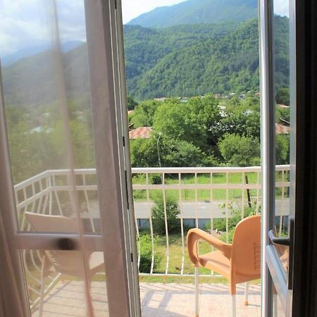 Guest House Racha Ambrolauri Buitenkant foto