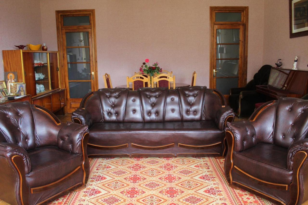 Guest House Racha Ambrolauri Buitenkant foto