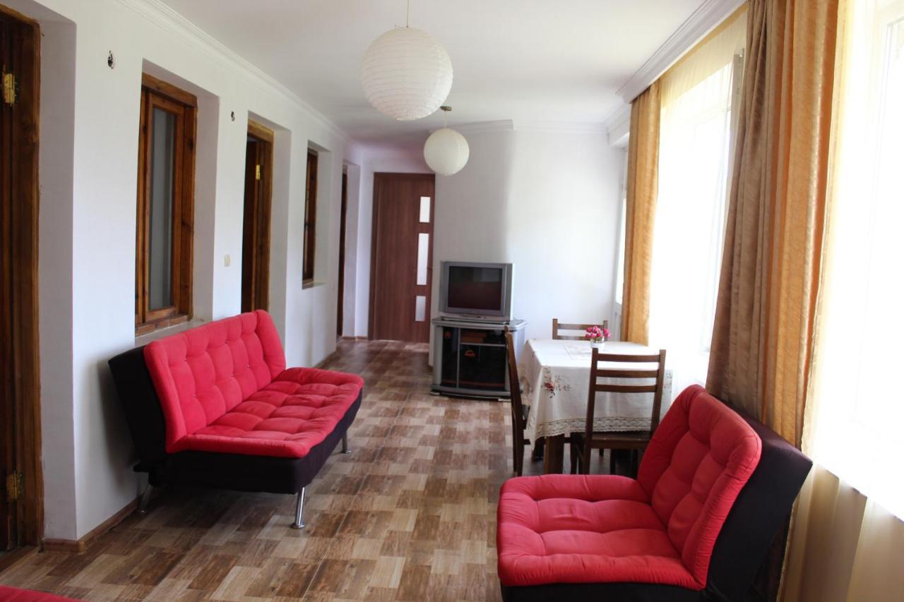 Guest House Racha Ambrolauri Buitenkant foto