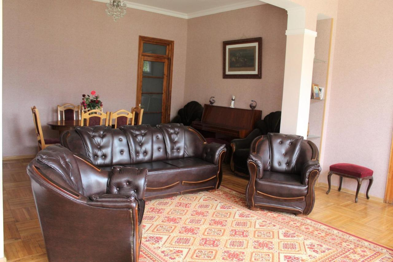 Guest House Racha Ambrolauri Buitenkant foto