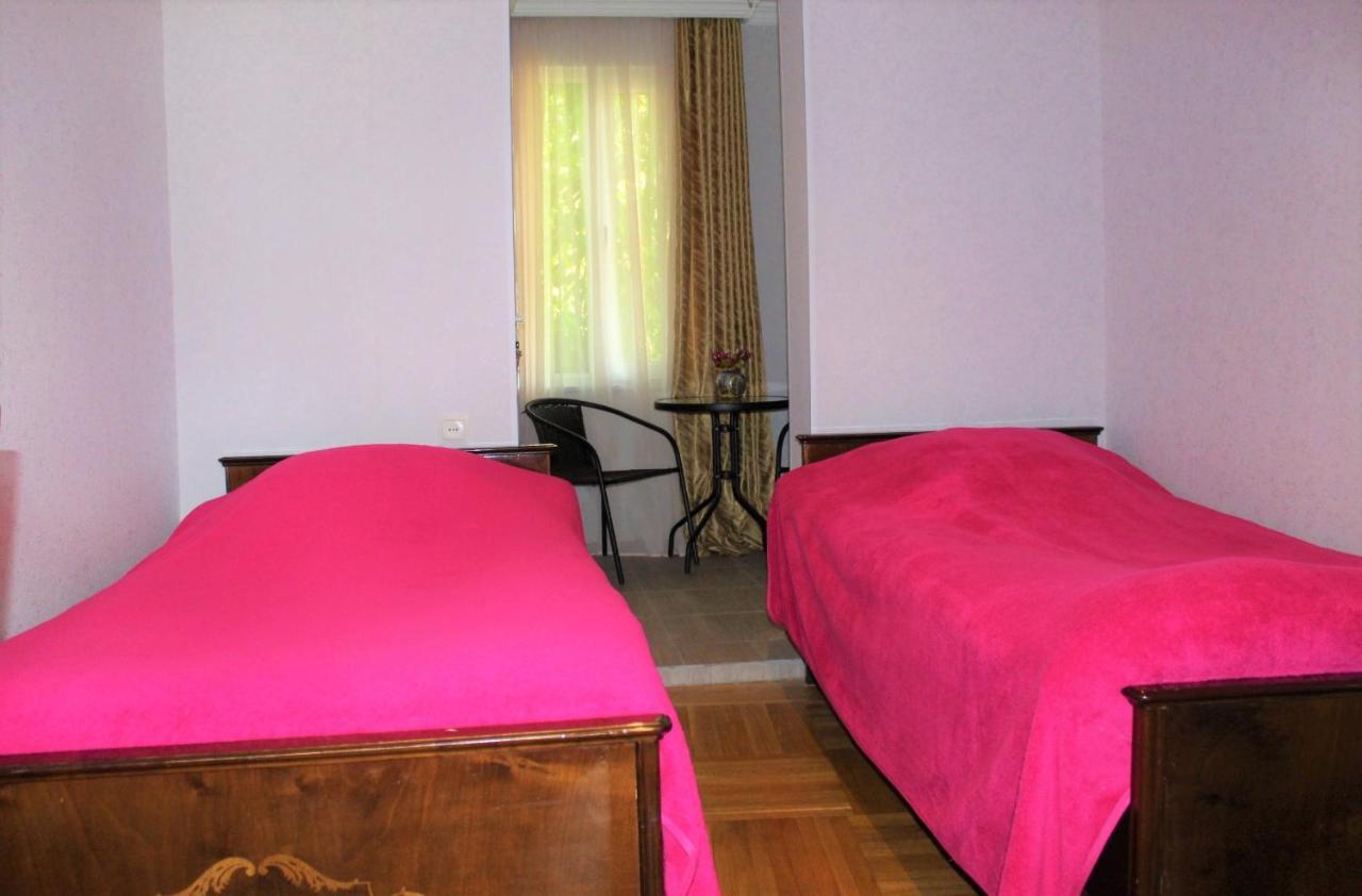 Guest House Racha Ambrolauri Buitenkant foto