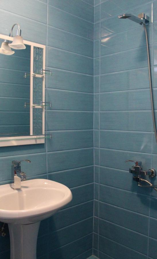 Guest House Racha Ambrolauri Buitenkant foto