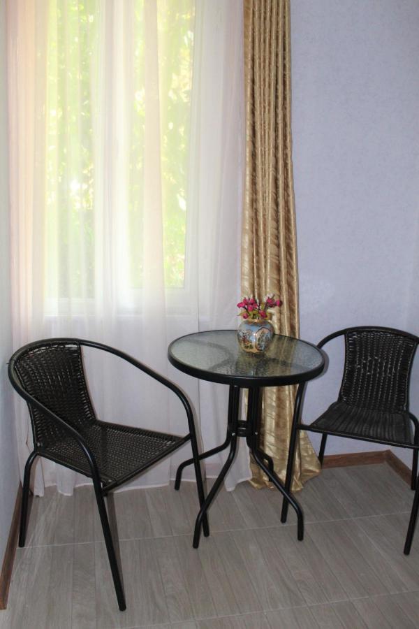 Guest House Racha Ambrolauri Buitenkant foto
