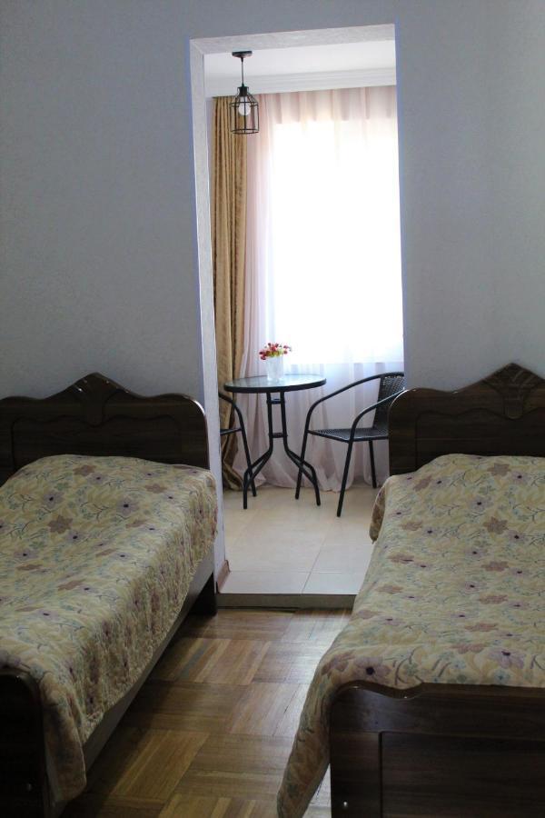 Guest House Racha Ambrolauri Buitenkant foto