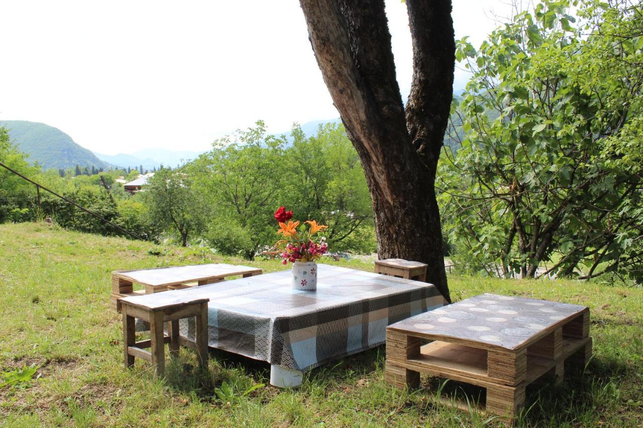 Guest House Racha Ambrolauri Buitenkant foto