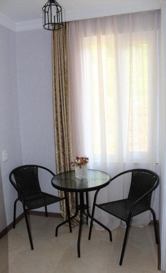 Guest House Racha Ambrolauri Buitenkant foto