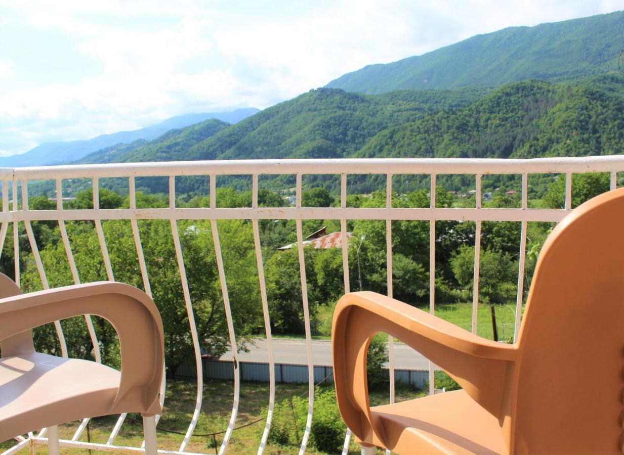 Guest House Racha Ambrolauri Buitenkant foto