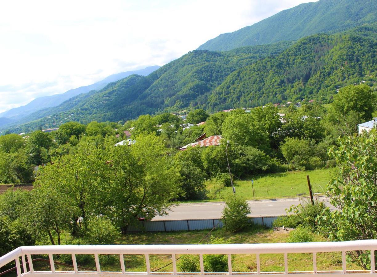 Guest House Racha Ambrolauri Buitenkant foto