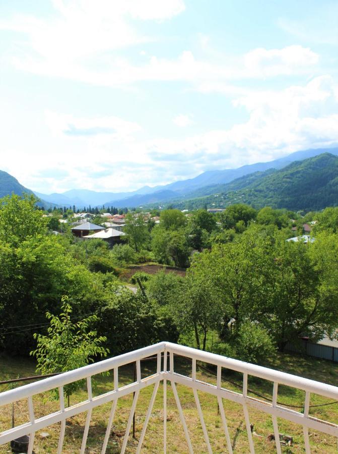 Guest House Racha Ambrolauri Buitenkant foto