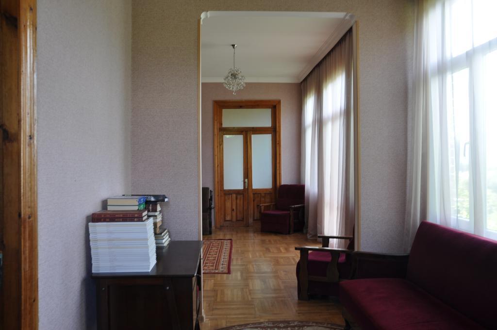 Guest House Racha Ambrolauri Buitenkant foto