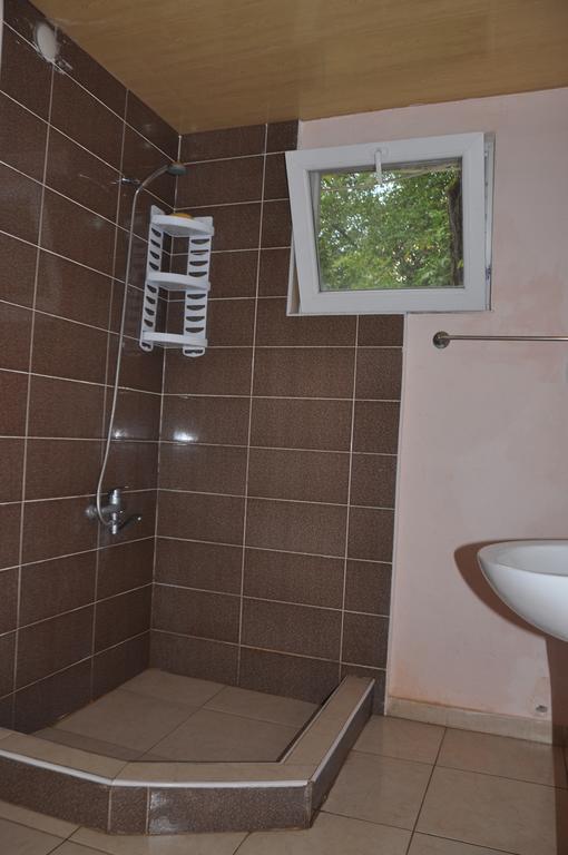 Guest House Racha Ambrolauri Buitenkant foto