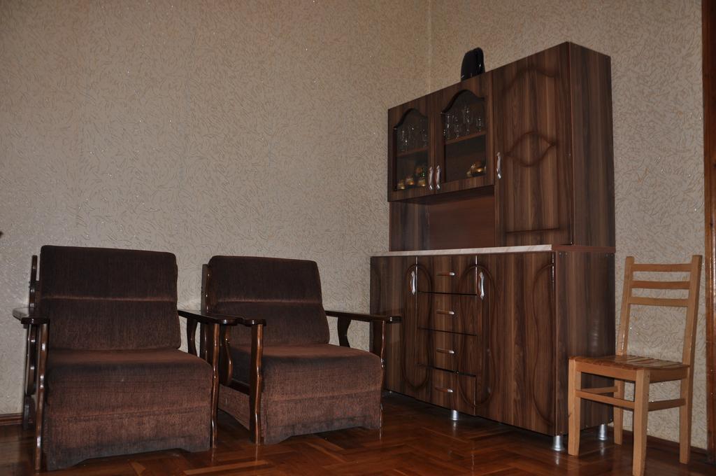 Guest House Racha Ambrolauri Buitenkant foto