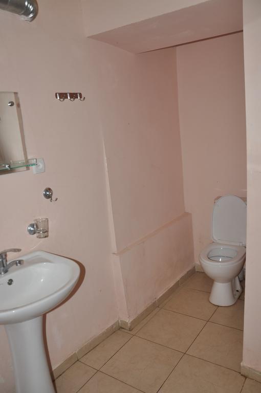 Guest House Racha Ambrolauri Buitenkant foto
