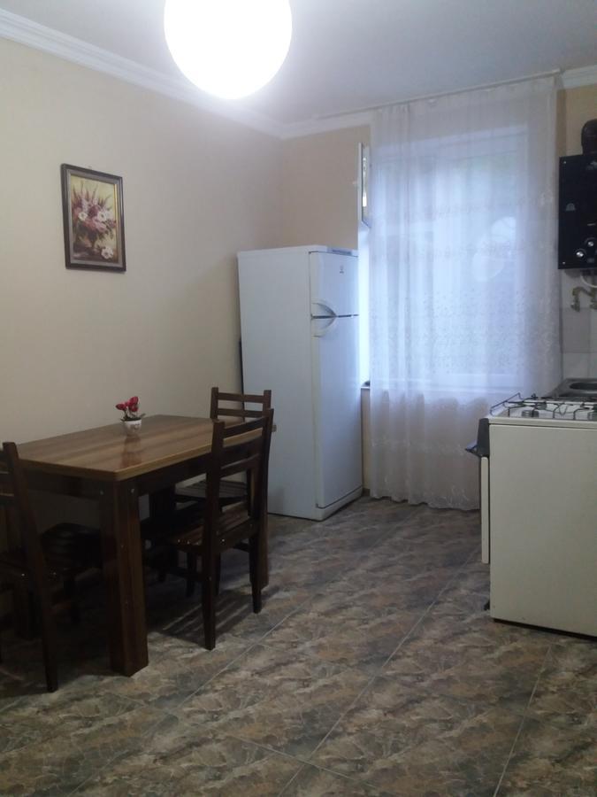 Guest House Racha Ambrolauri Buitenkant foto